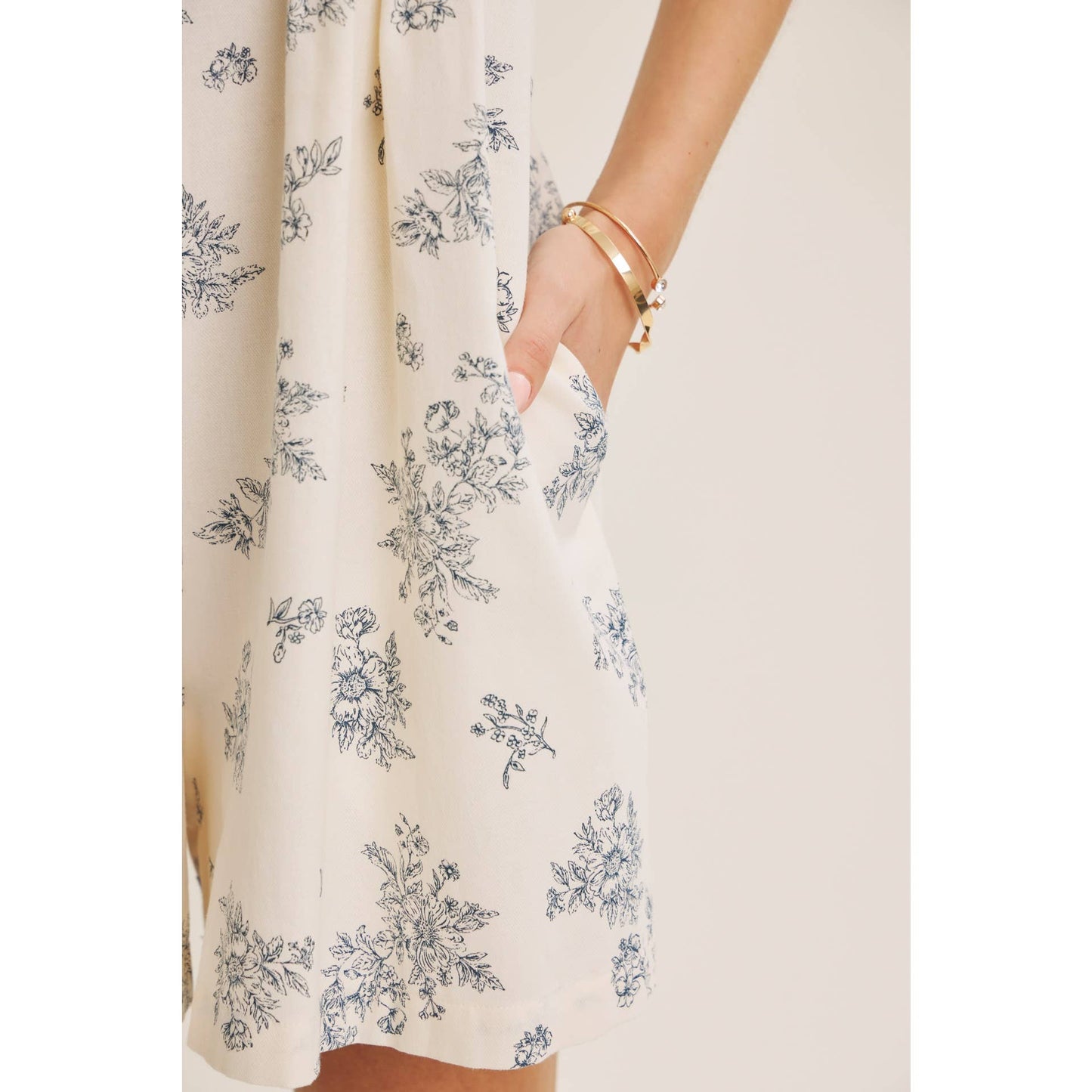 SAINT TROPEZ BLENDING CLASSIC WITH EASY SHAPE PLEATED TOILE ROMPER