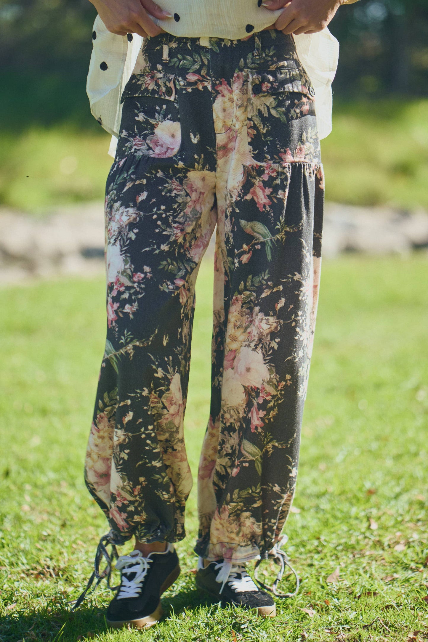 LIBBY FLORAL PRINTED DENIM WIDE MID HIGH WAIST PANT